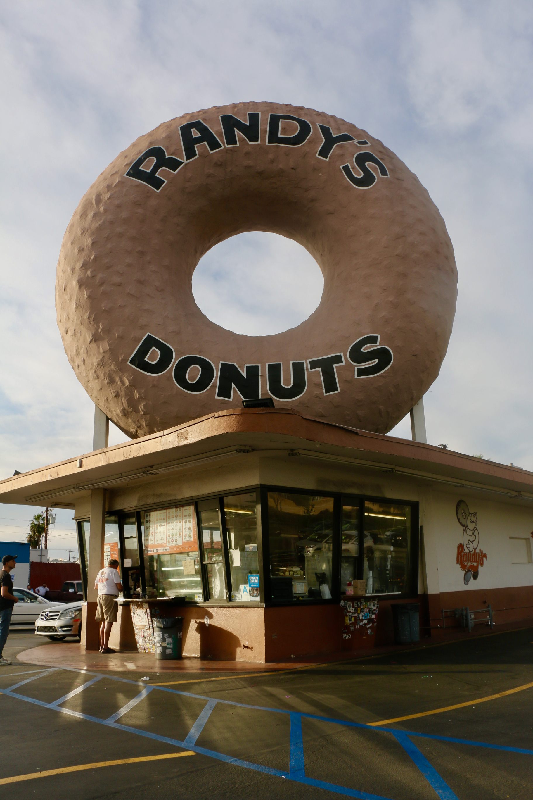 Randy's Donuts. 