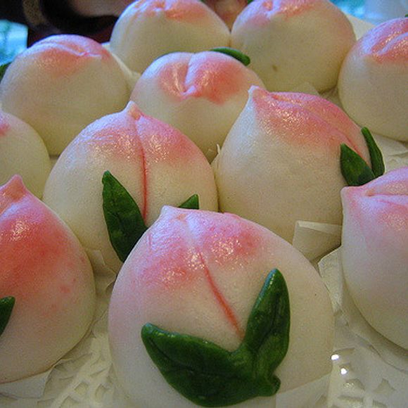 Peach buns symbolize longevity.
