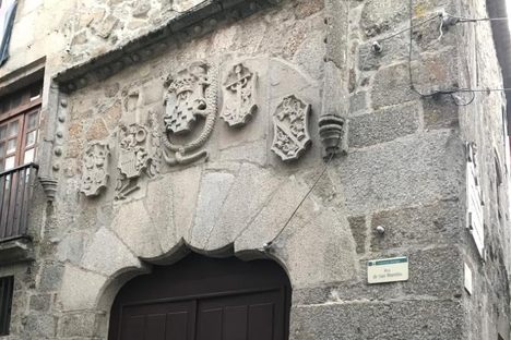 The portal with coats of arms of the former Seat of the Inquisition.