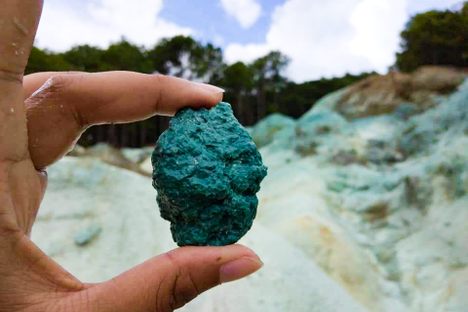 The distinctive blue soil of Kaman-utek.