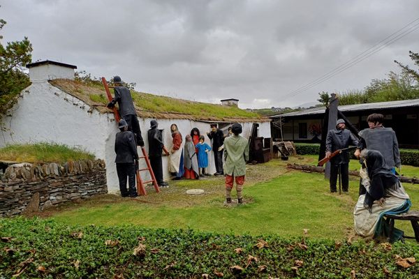 Reproduction of an eviction scene.