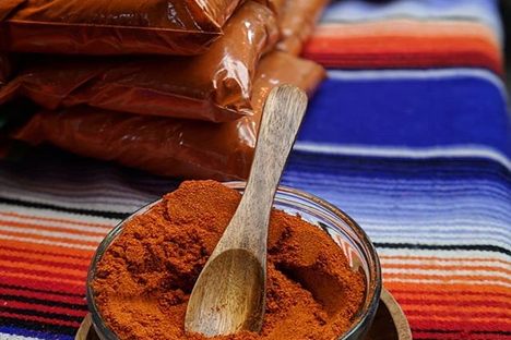 The pepper is often ground into molido.