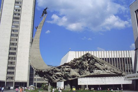 Monumento a la Raza