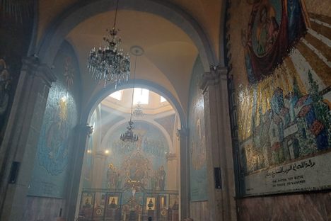 The mosaics give the cathedral a resemblance to Byzantine/Orthodox architecture. 