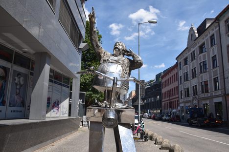 Július Satinský statue.