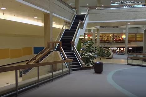 Touring a Deserted, Dystopian Mall in Pennsylvania