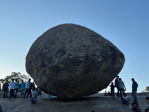 Krishna`s Butter Ball and India. Krishna`s Butter Ball is a Giant  Well-balanced Boulder Editorial Photography - Image of balancing, giant:  109102827