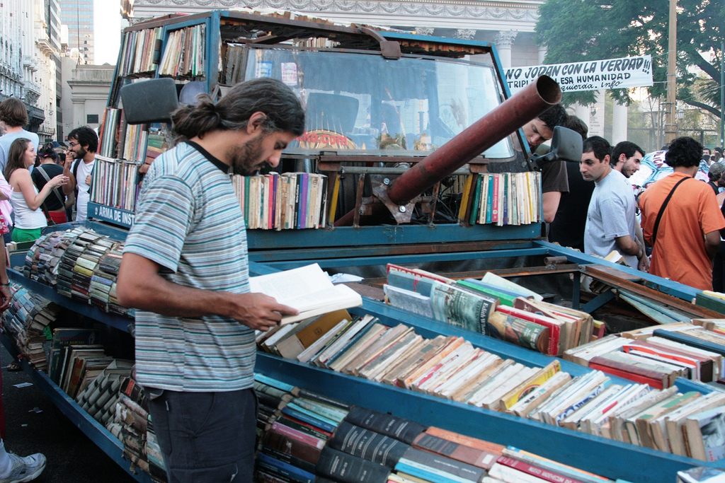 Arma de Instruccion Masiva (Weapon of Mass Instruction) in Argentina