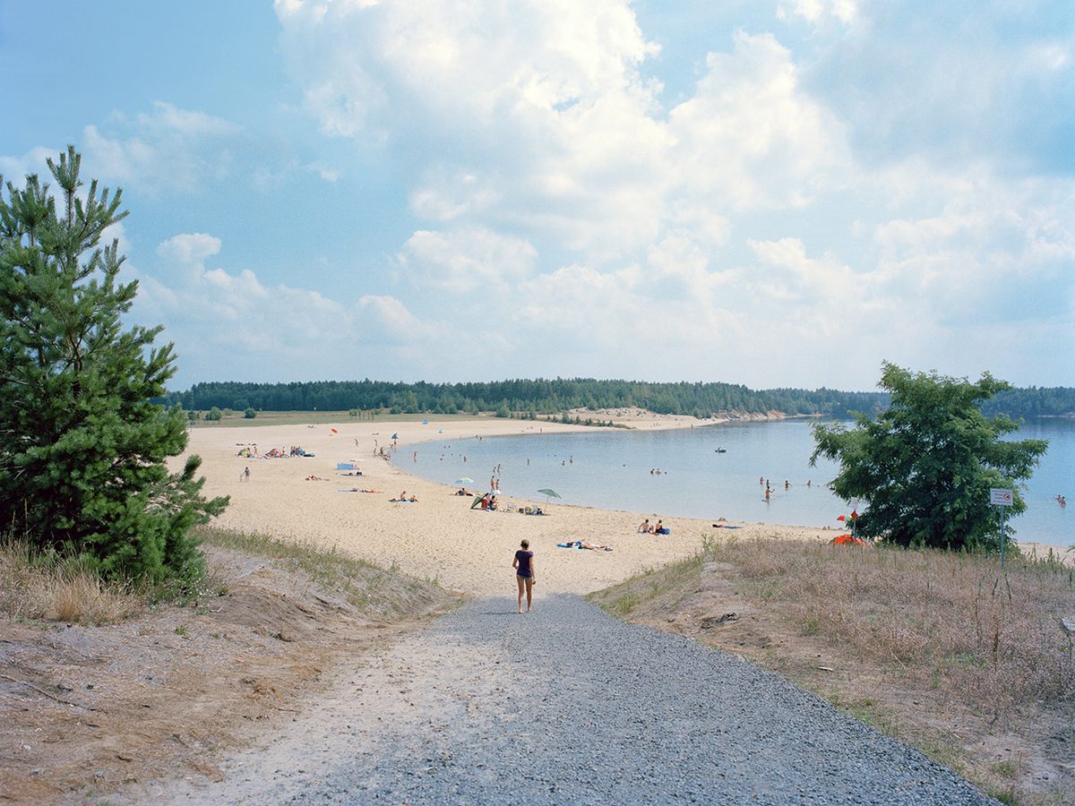 The creation of beaches, such as this one on Bärwalder Lake, is an important element in the development of the Lausitzer Seenland.