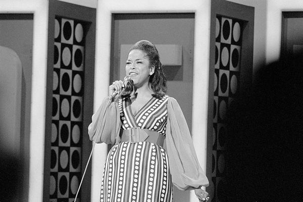 Della Reese performing on her show in 1970. 