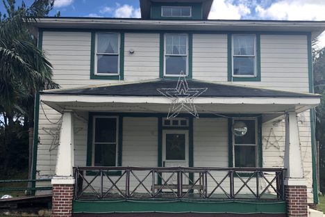 Replica of Bill Clinton's childhood home.