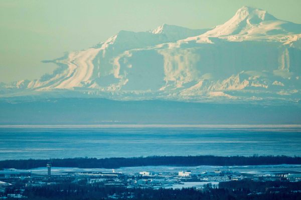 Mt. Spurr, near Anchorage, Alaska: not the desert. 