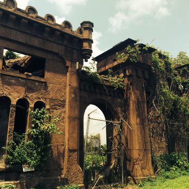 Main entrance to the cemetery