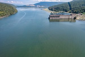 Today, all that's left of the mishap-plagued dam is its powerhouse.
