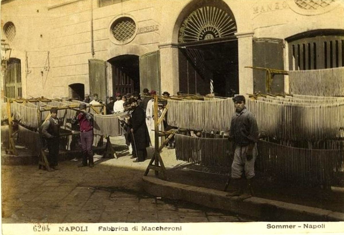 <em>Macaroni makers</em>, Naples, by Giorgio Sommer.