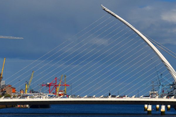  Samuel Beckett Bridge.