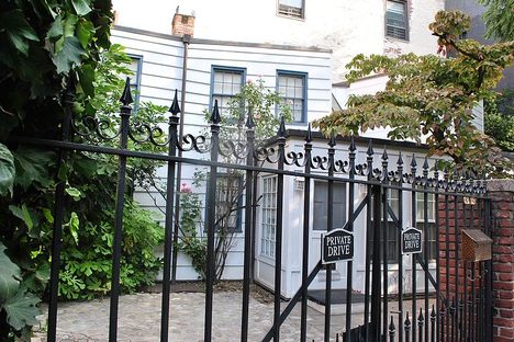 The 'Goodnight Moon' House (Cobble Court)