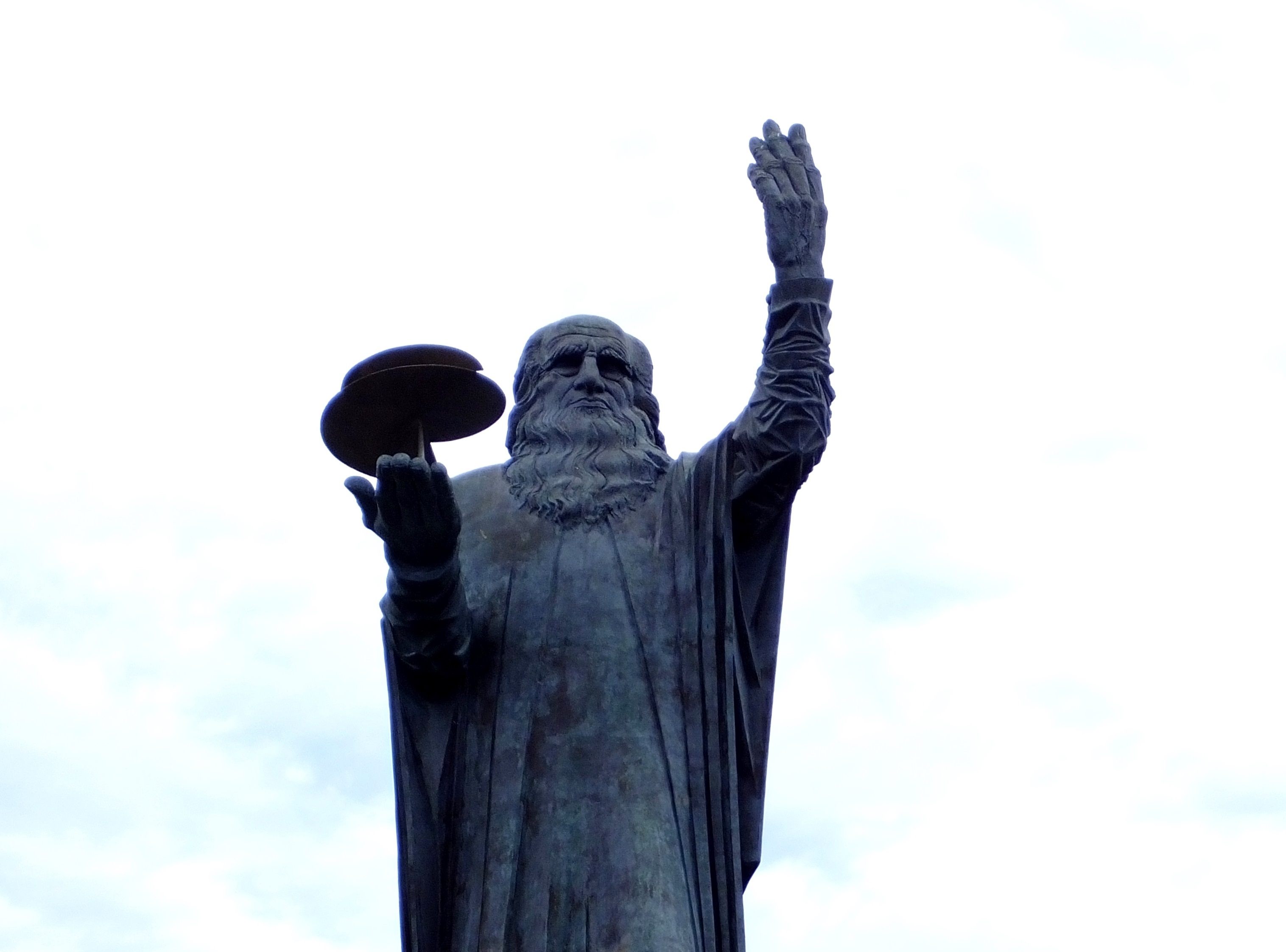 Leonardo da Vinci statue in Italy.