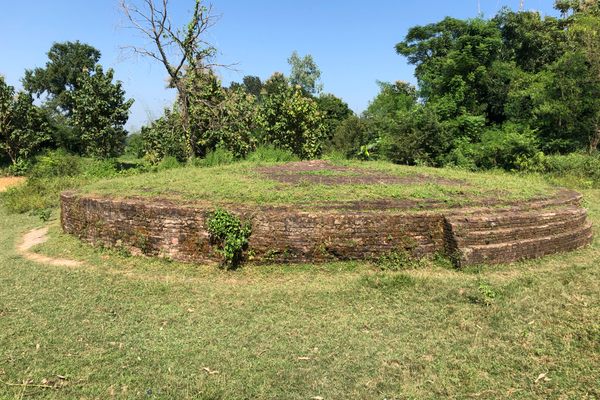 Dhamnihawa Stupas
