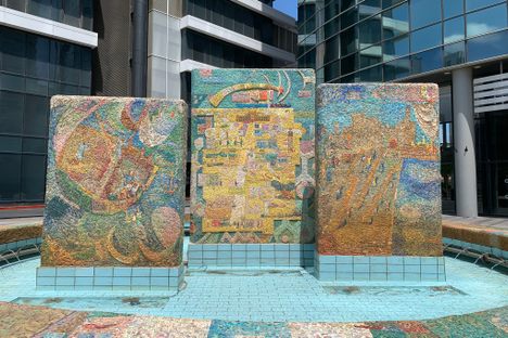 The front side of the fountain.