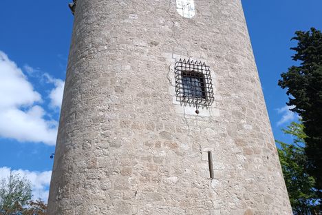 Ana de Mendoza y de la Cerda, Princess of Éboli, was imprisoned for six months in the tower. 