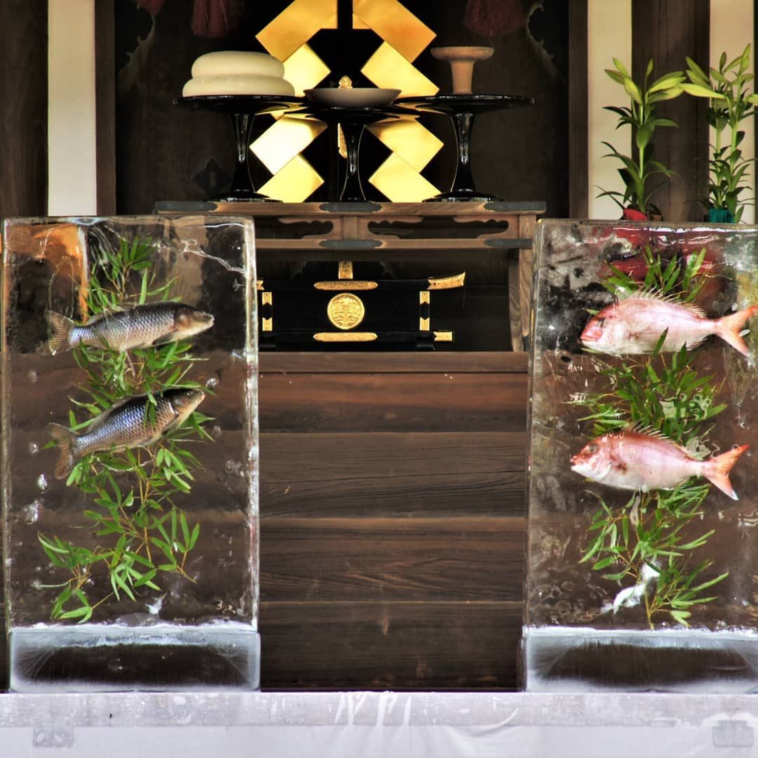 Ice-makers offer fish-filled blocks of ice at Himuro Shrine during the Kenpyō Festival.