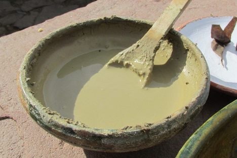 Arcilla de chaco is a mixture of clay, water, and salt. 