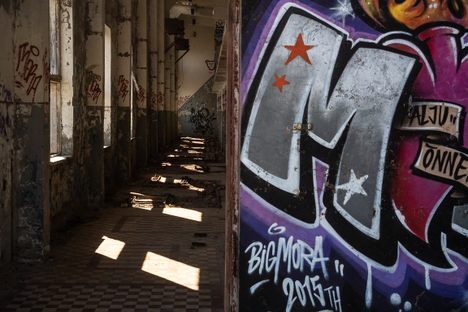 Interior grafitti