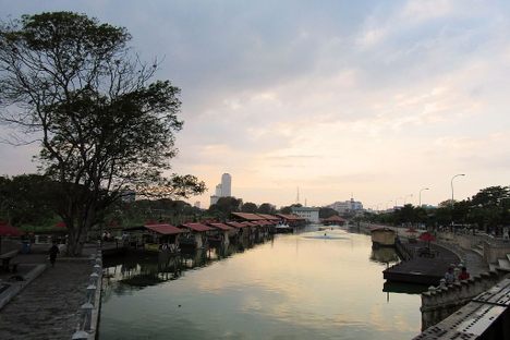 Pettah Floating Market.