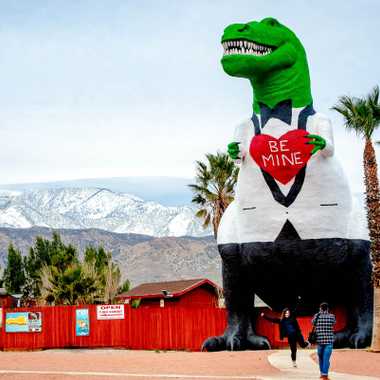 Cabazon's T-rex dressed up for Valentine's Day