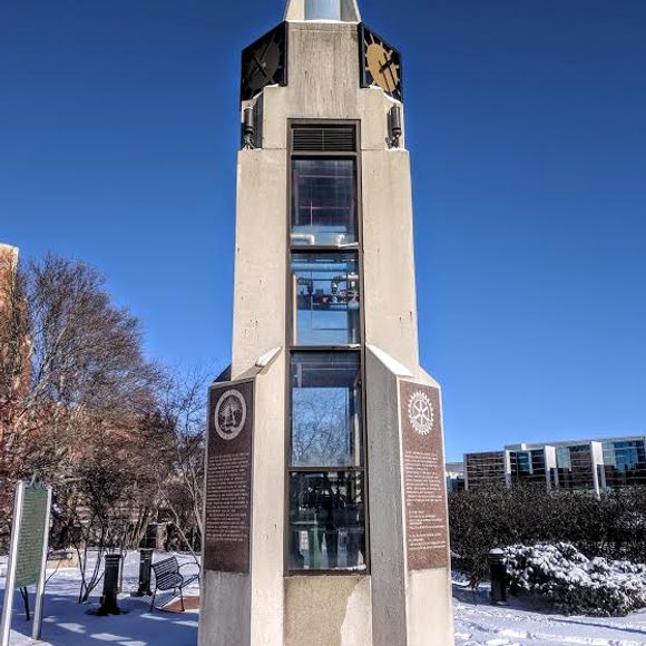 Round the top clock lansing