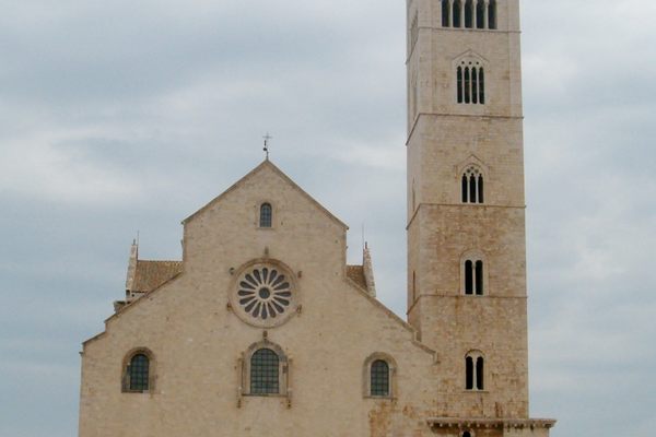 Front view of the cathedral.