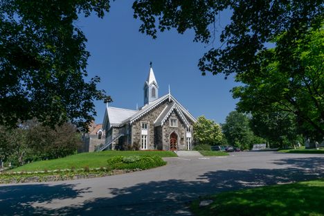 Notre-Dame-des-Neiges Cemetery