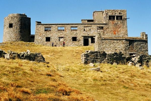 Ruins of the Observatory. (Wikimedia Commons)