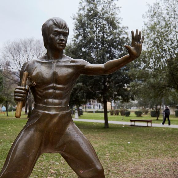 Bruce lee sculpture deals
