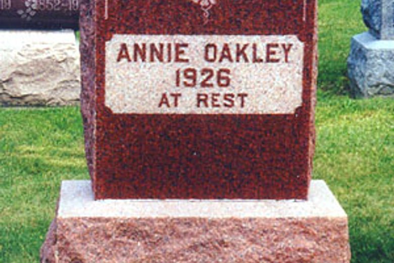 Annie Oakley's Grave – Versailles, Ohio - Atlas Obscura
