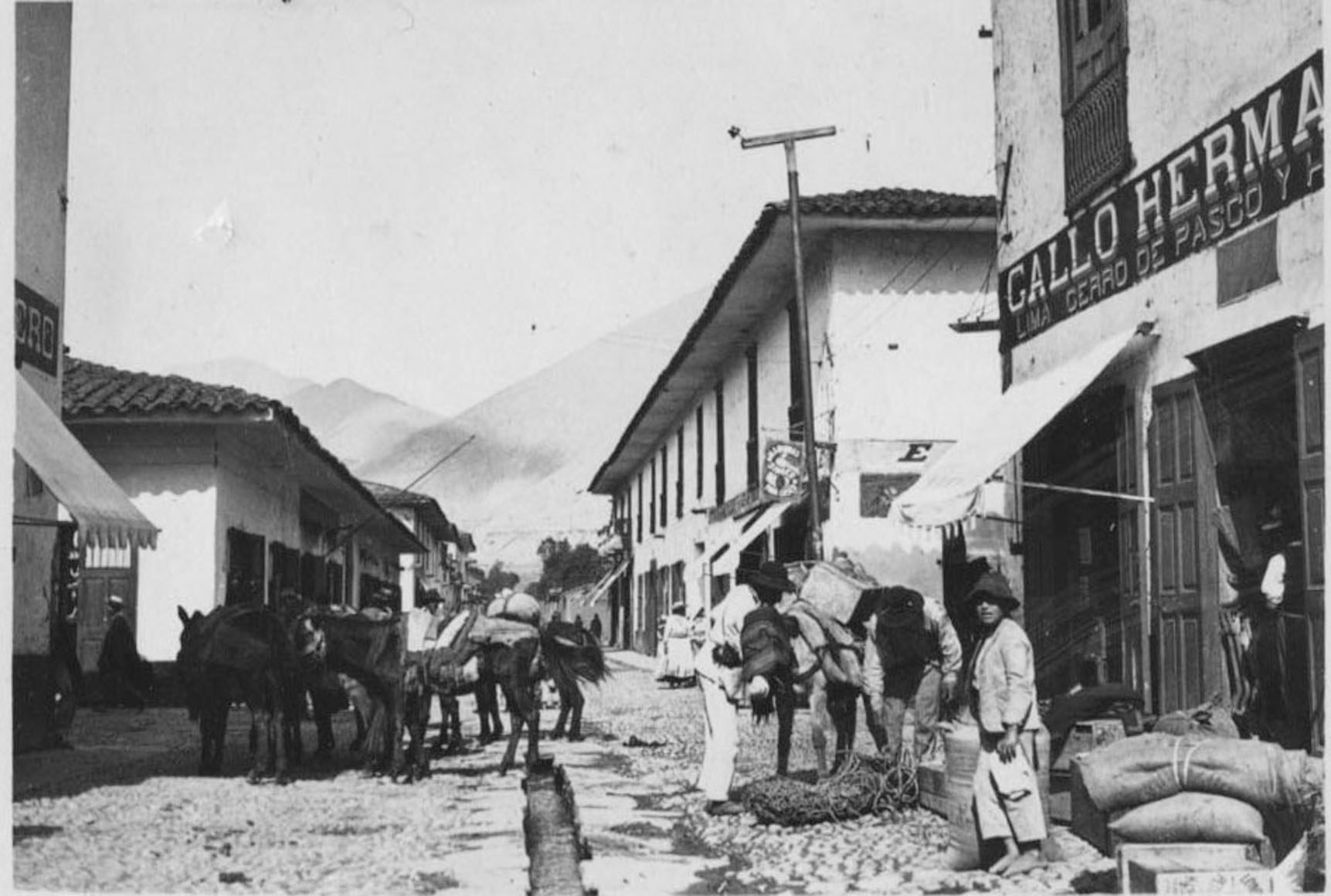Storefronts in Cerro de Pasco.