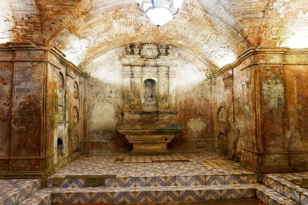 Underground tombs