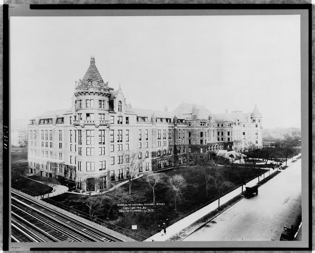 In 1913, the museum still had wide-open views.
