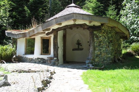 How Dirt Houses Became Beloved By The Tiny House Movement