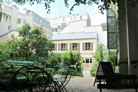 Cafe outside the museum