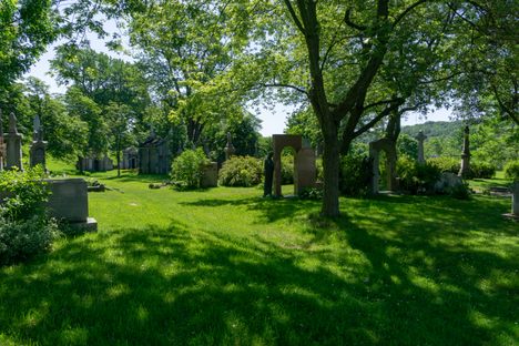 Notre-Dame-des-Neiges Cemetery