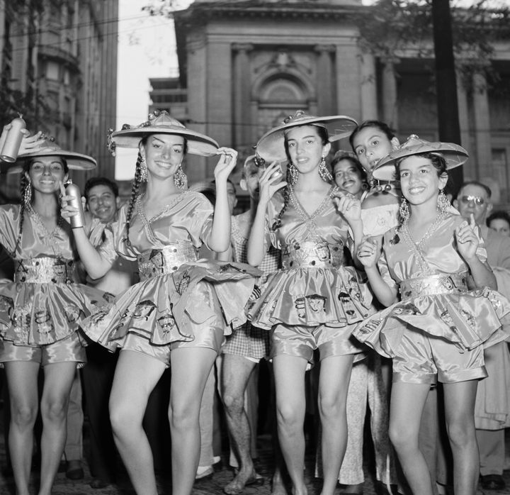 Refugees samba in Rio's famed Carnival parade to celebrate