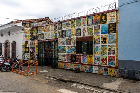 La linterna Facade