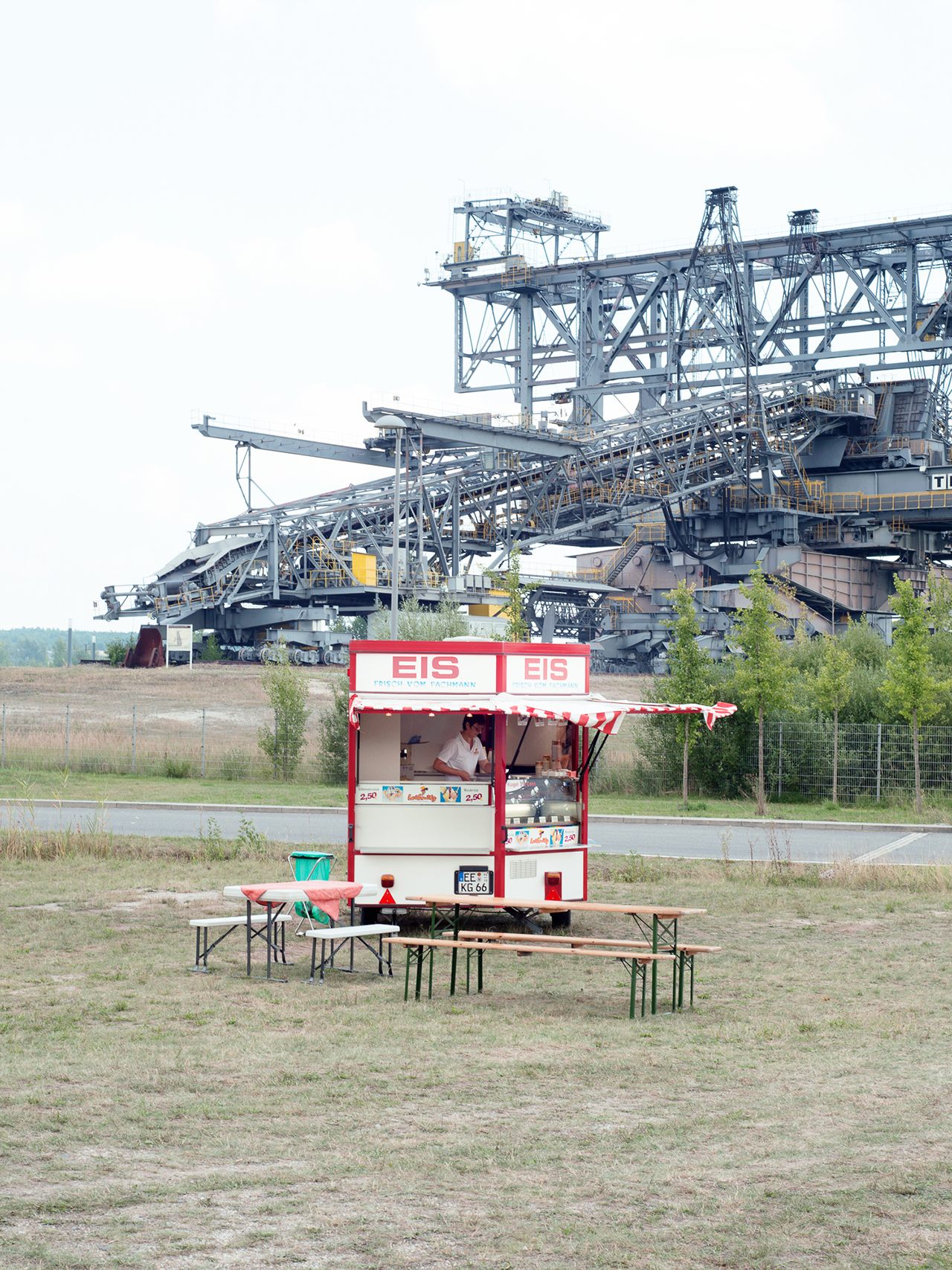 An ice cream stall sits near a conveyer bridge F60, a massive earth-moving machine that was converted to a visitors center in 1992.