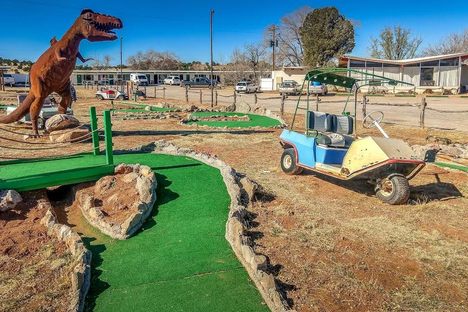 The Grand Canyon Caverns & Inn don't disappoint.