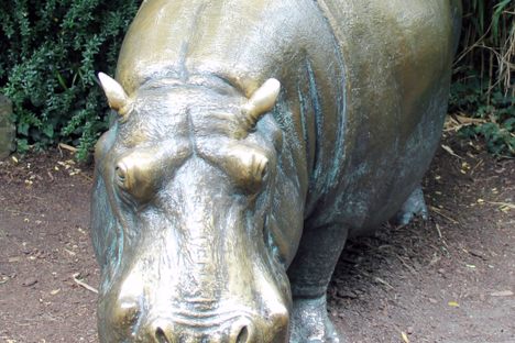 The sculpture in memory of Knautschke at the Berlin zoo 