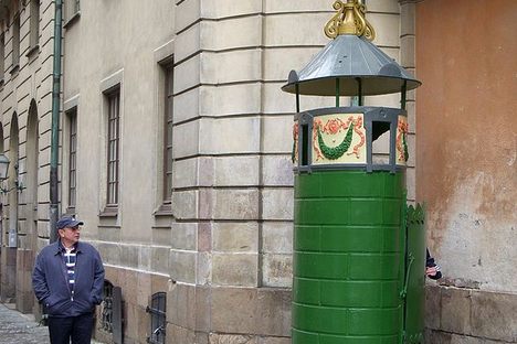 Källargränd urinoar (Källargränd Urinal)