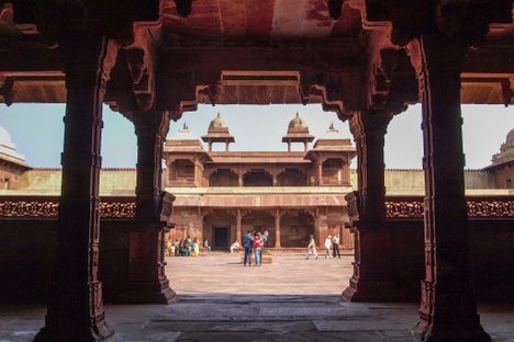 The abandoned Mughal fortress, Fatehpur Sikri.