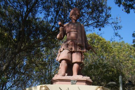 Statue of Juan Godoy.